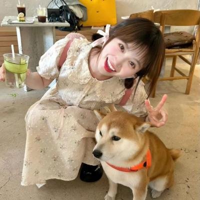 一位站立的人
